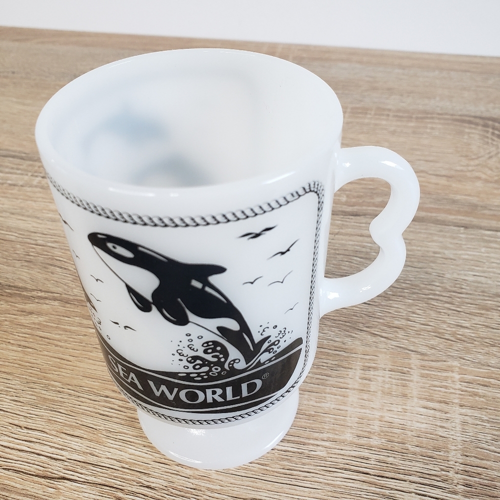 VINTAGE Sea World Shamu Whale and Dolphin Coffee Cup White Milk Glass Mug